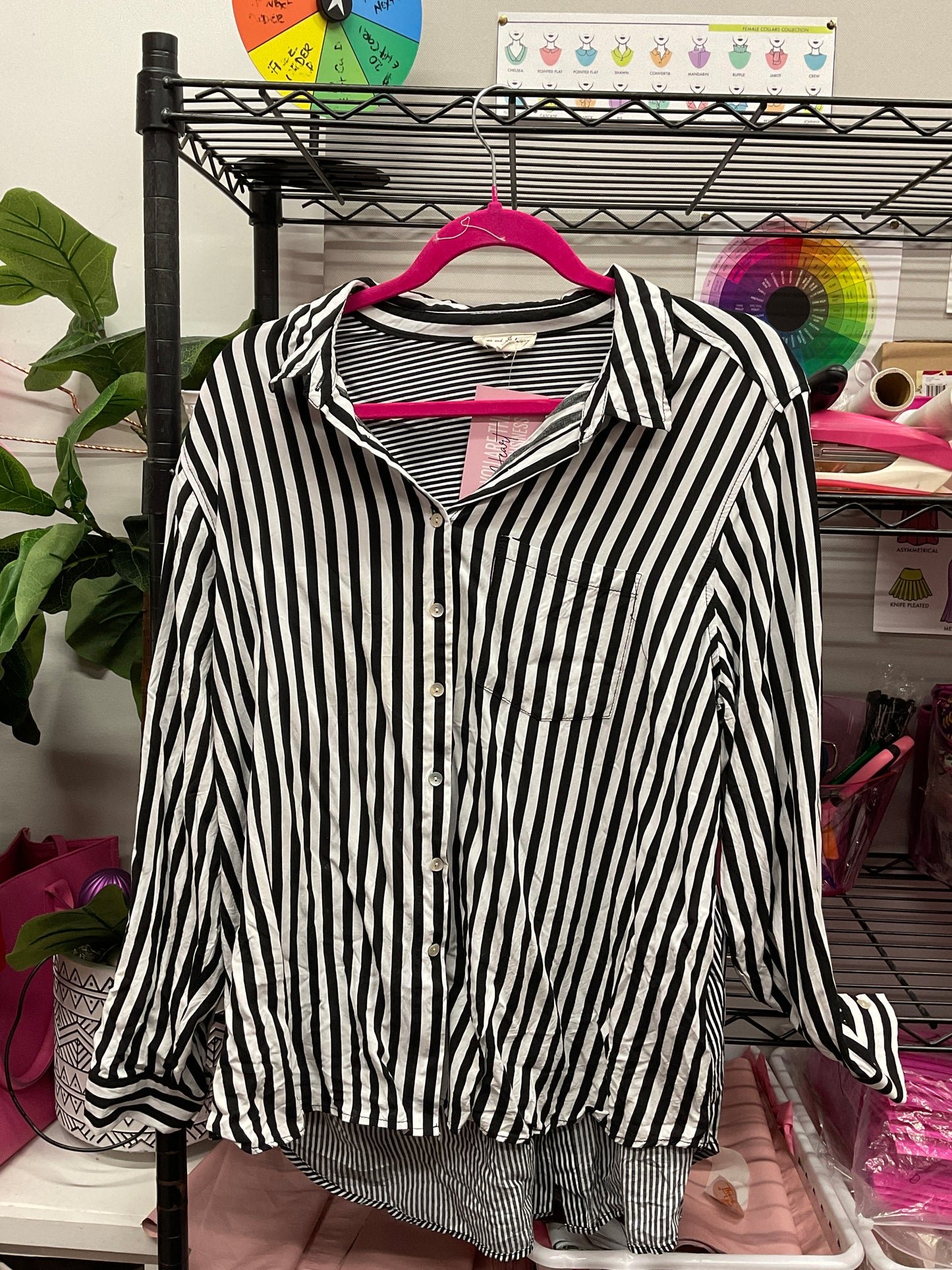 12/1 Lady B/w Striped Button Up Sz 1x