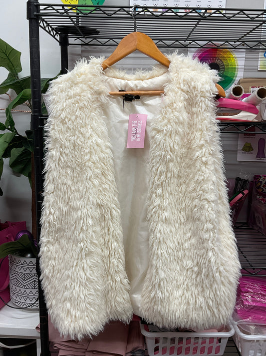 12/1 Lady White Fur Vest Sz 1x